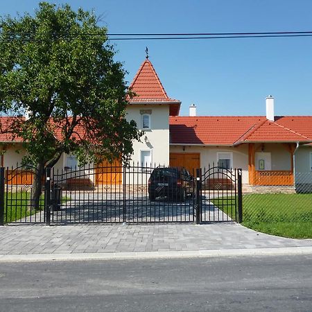 Nagybajcsi Körtefa Vendégház Exterior foto