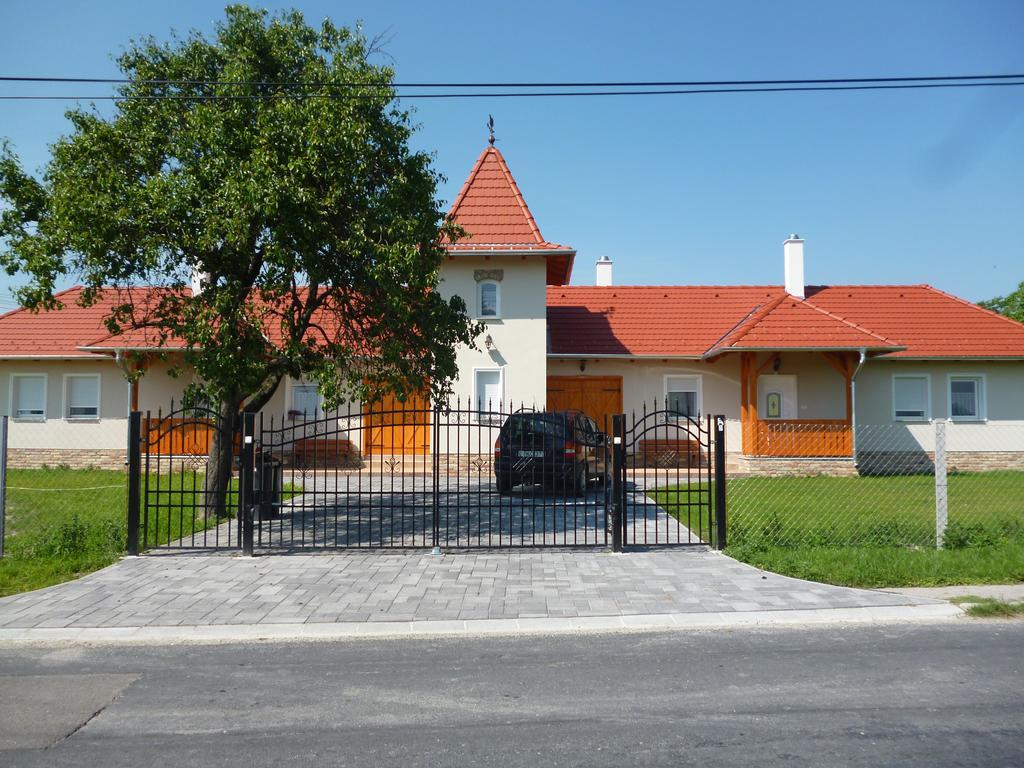 Nagybajcsi Körtefa Vendégház Exterior foto
