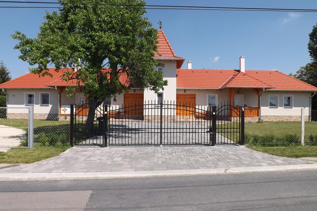 Nagybajcsi Körtefa Vendégház Exterior foto